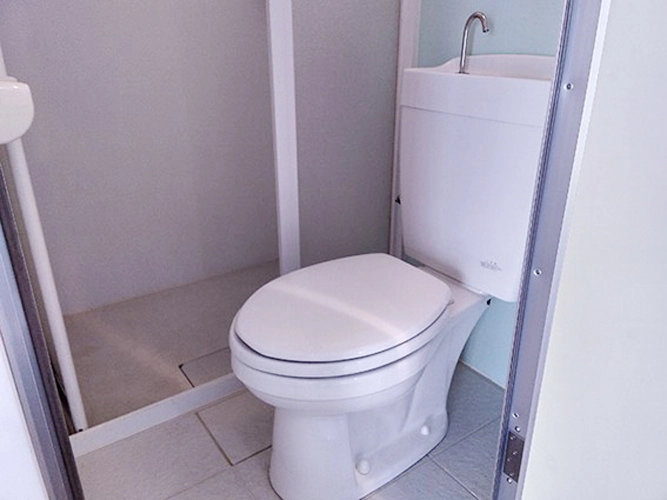 画像8名駅セブンスタービル